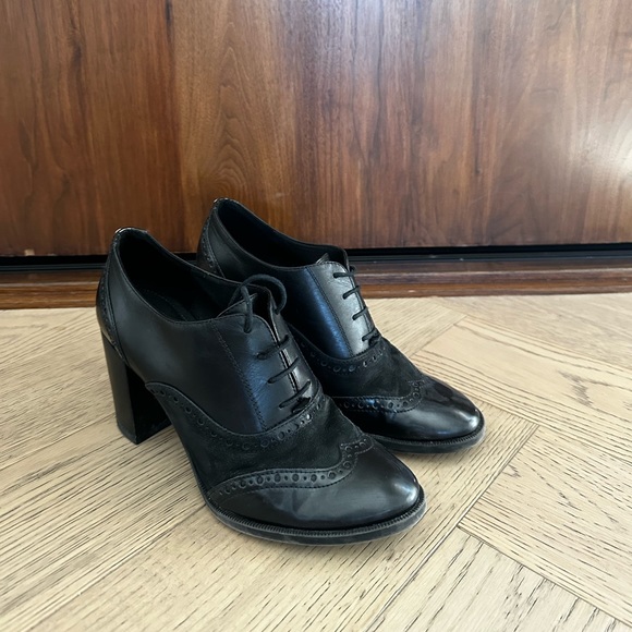 Goes Black Leather Heels - Picture 2 of 3